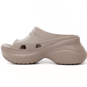 BALENCIAGA Pool Crocs Beige 677386 W1S8E 2500